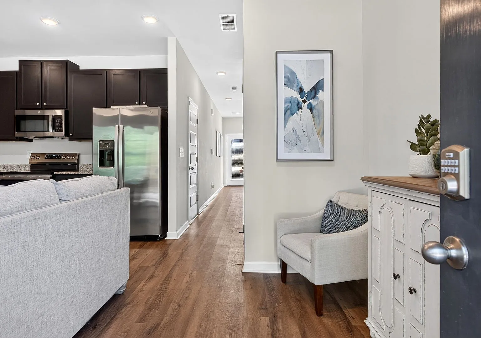 3 Bedroom Townhome in Atlanta! — Photo 2