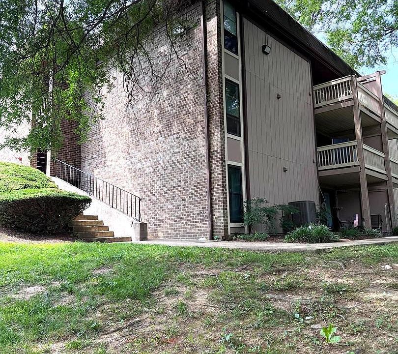 2nd image of 5816 Royal Ridge Dr