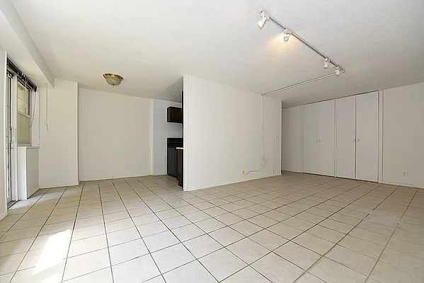 Rented by Keller Williams NYC | media 29