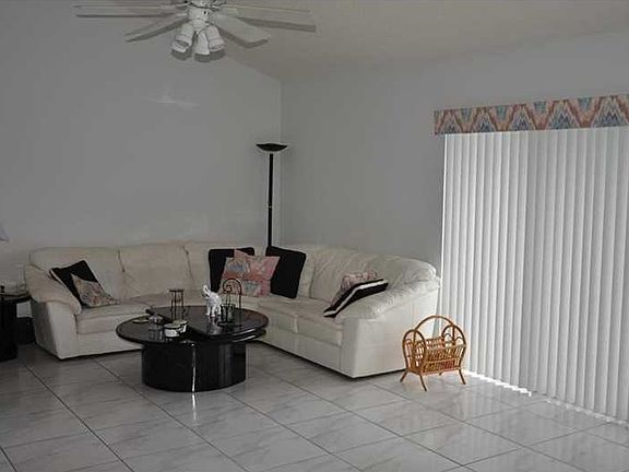 5th image of 636 NW 164th Ave
