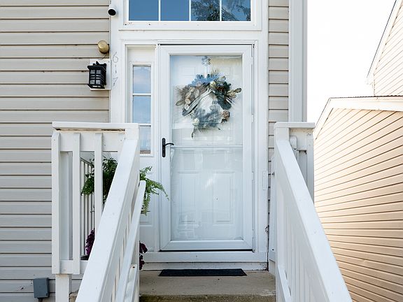 3rd image of 617 Hidden Creek Ln #617