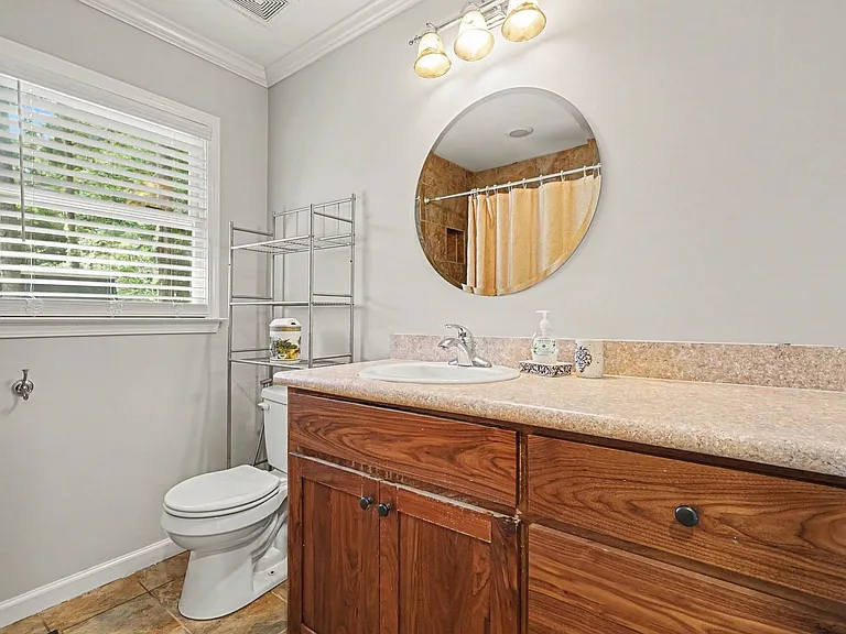 290 University Cir — Photo 15