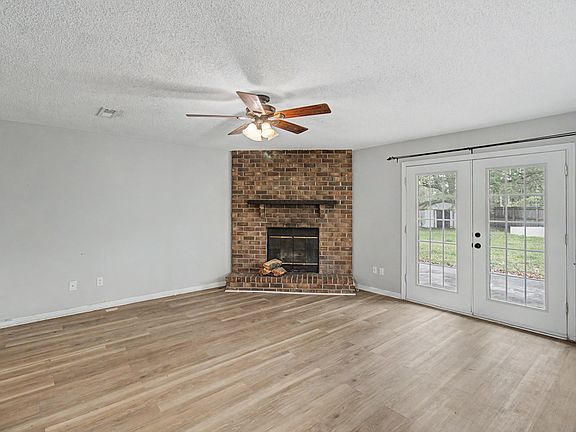 5th image of 21 Pinewood Ln