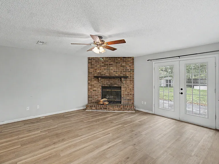21 Pinewood Ln — Photo 26