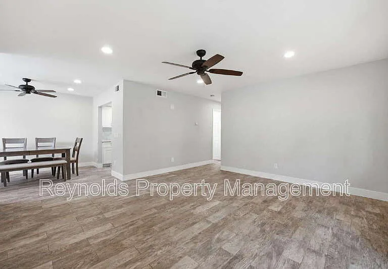 633 R Ave #35 — Photo 5