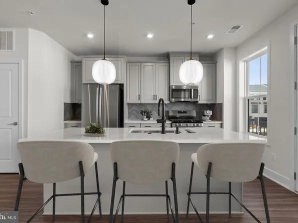 43294 Farringdon Sq, Ashburn, VA 20148