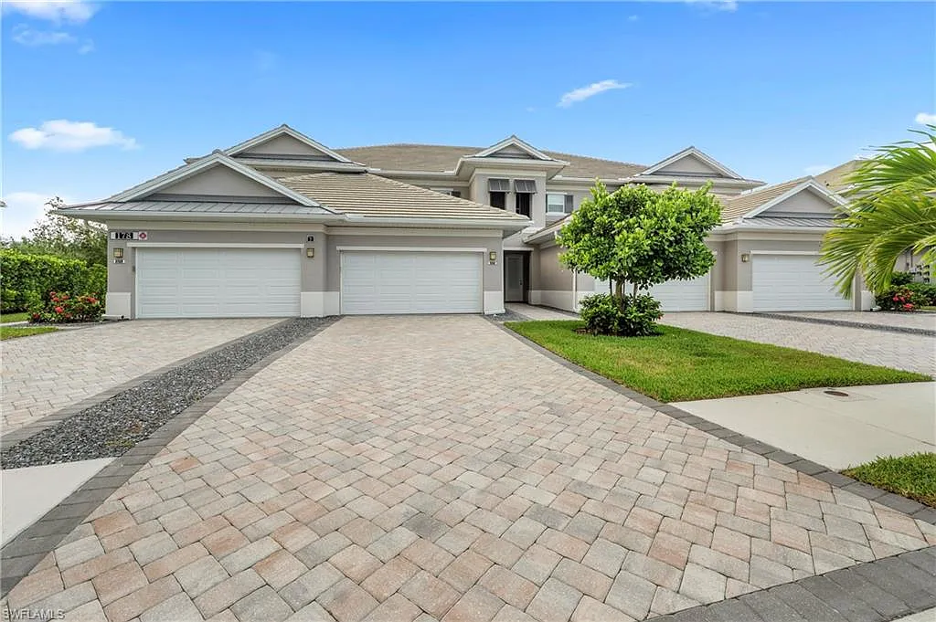 3 bed, 2.0 bath, 2444 sqft, $7,000 — Photo 2