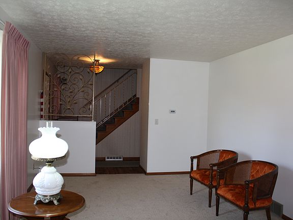 5th image of 1227 Newbury Dr