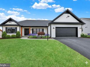 13 Rolling Meadow Rd, Lebanon, PA 17046