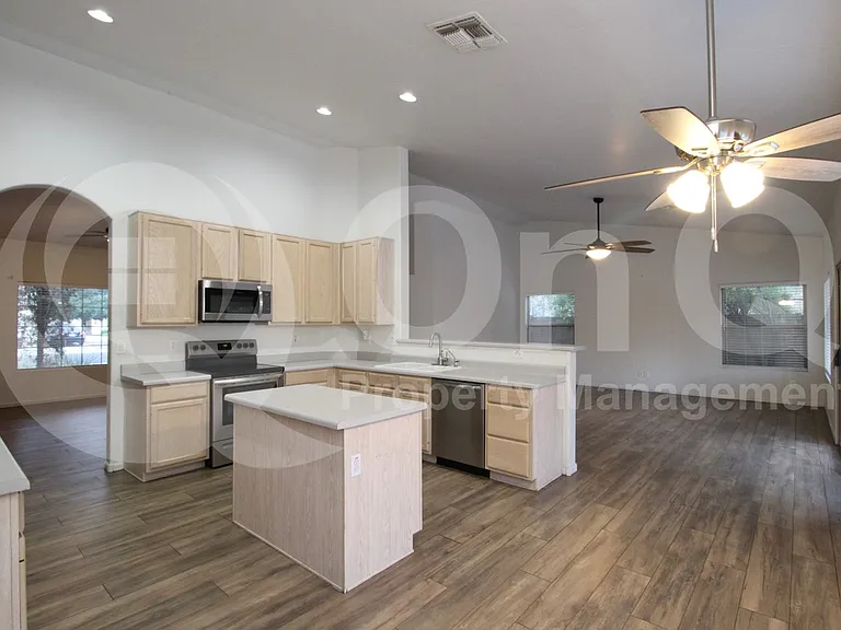 685 W Estrella Dr — Photo 15