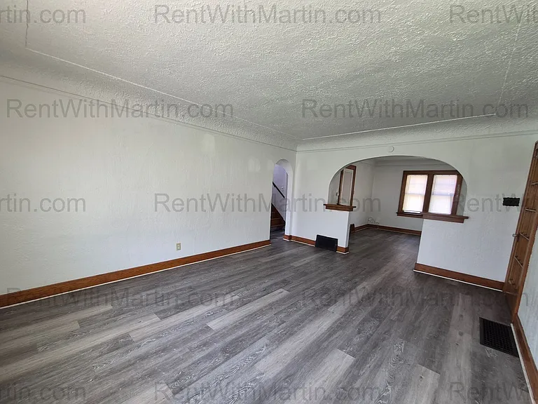 137 Hope Ave — Photo 4