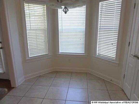 4th image of 4895 Rosebrook Cir E