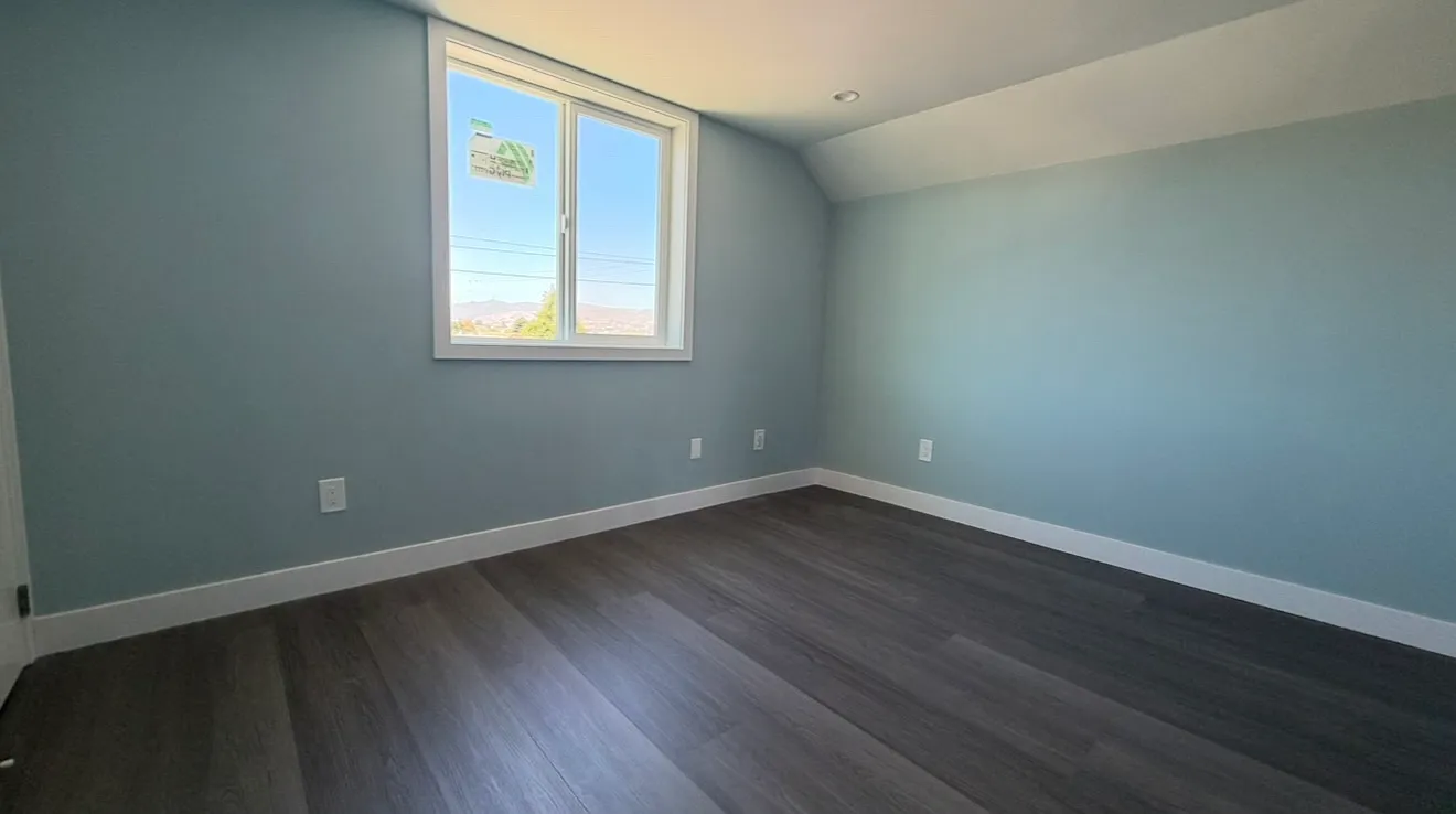 2 bed, 450 sqft, $2,700 — Photo 3