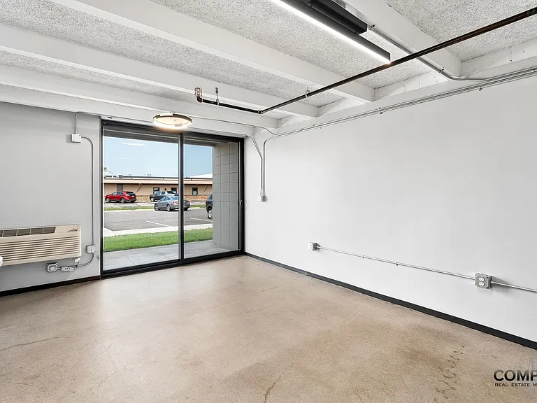 The Howard Apartments — Photo 4