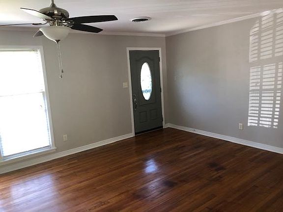 4th image of 914 Eisenhower Dr