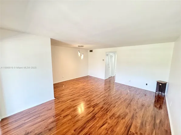 300 Layne Blvd APT 313, Hallandale, FL 33009