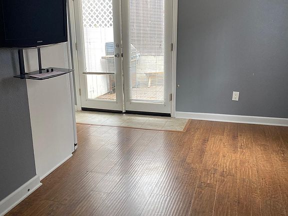 5th image of 3560 Poe St