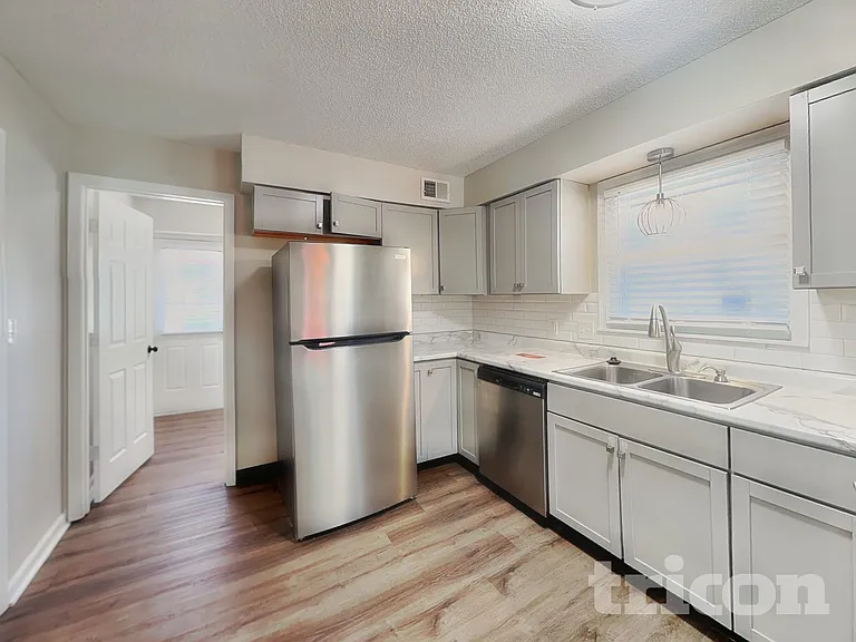 408 NW Palmer Dr — Photo 6