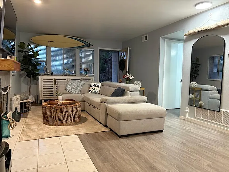 Furnished Livingroom