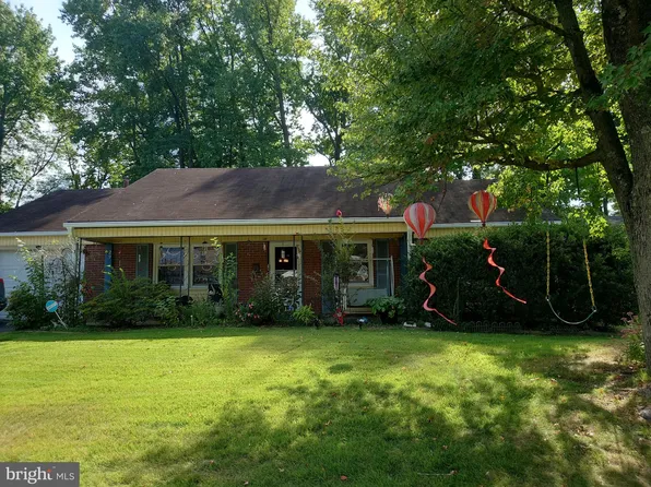 29 Executive Ln, Willingboro, NJ 08046