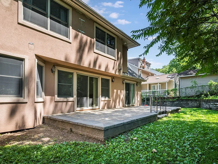 16 Norwood Ave — Photo 23