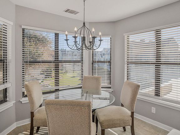 5th image of 658 Newhaven Court #658