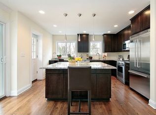 462 Green Bay Rd, Winnetka, IL 60093