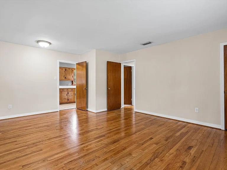 161 Poydras Ave — Photo 3