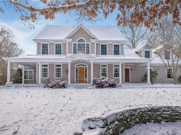 18 Westwood Drive, Waterford, CT 06385