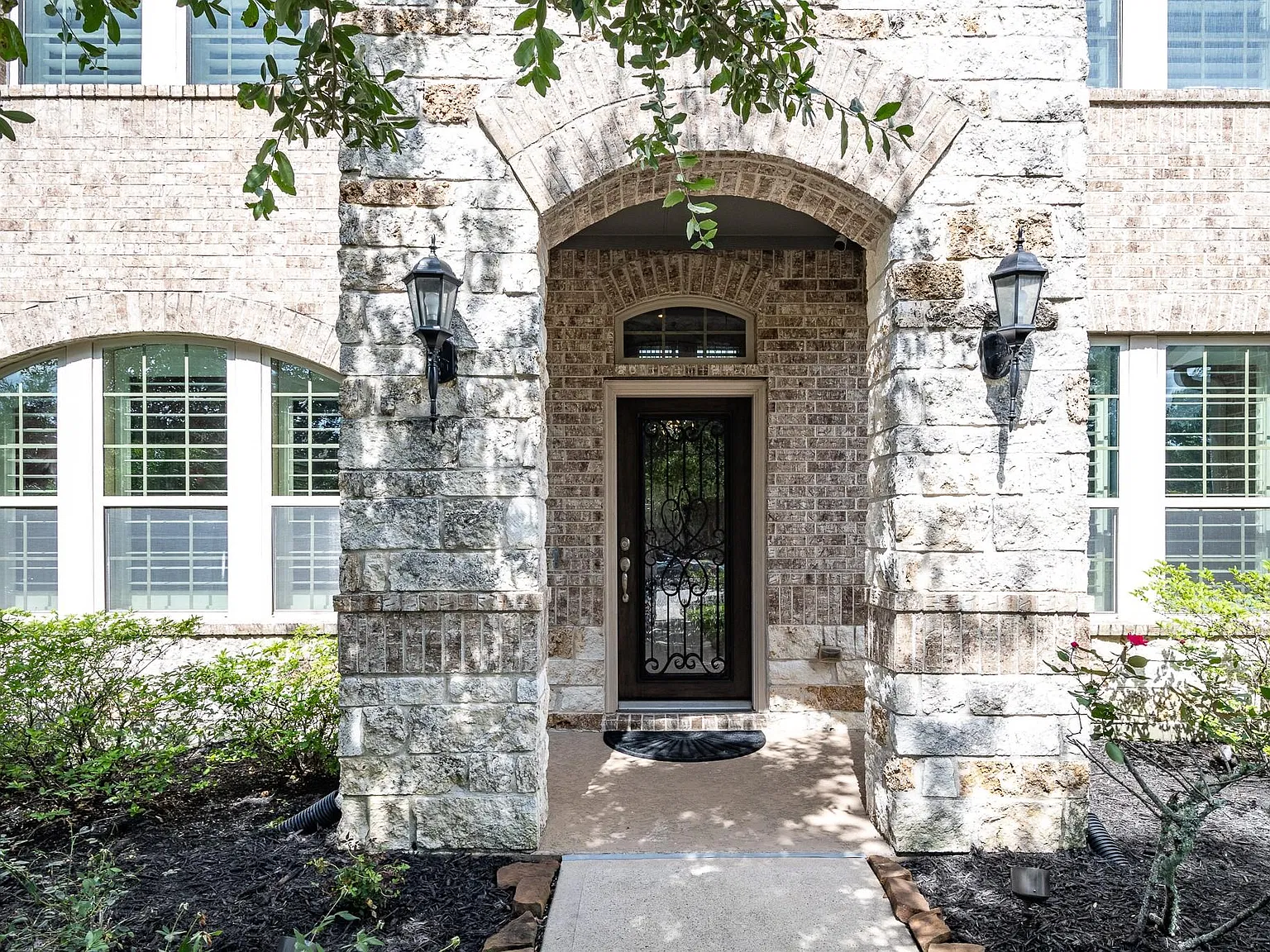 4 bed, 4.0 bath, 4253 sqft, $4,500 — Photo 3