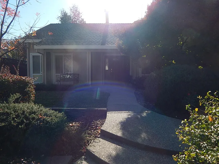 1209 Evans Ct — Photo 4