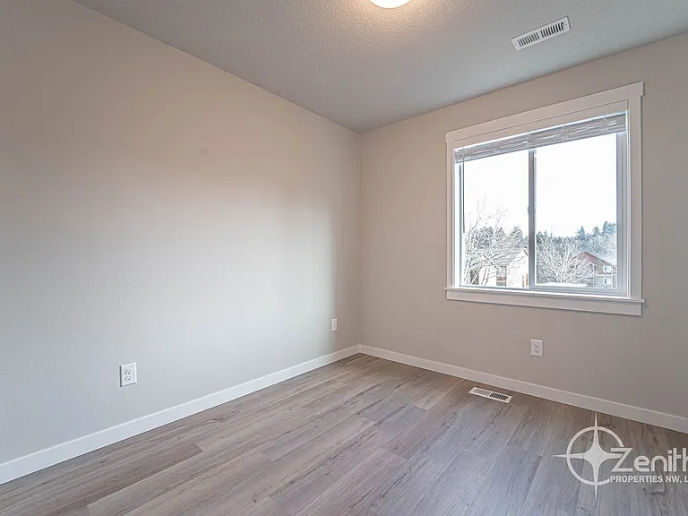 4924 NE 2nd Ct — Photo 17