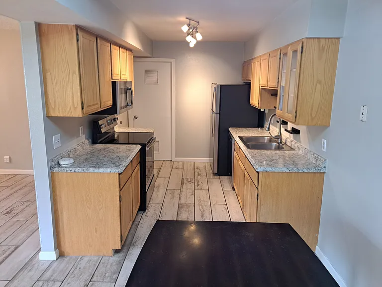 9904 Lane St — Photo 3
