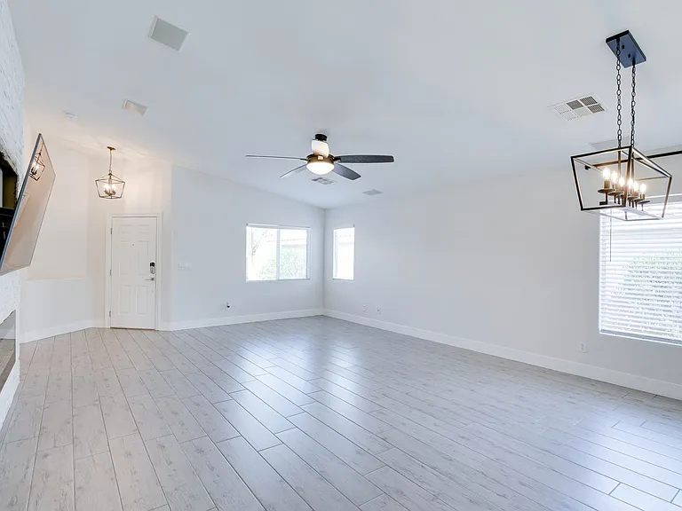 1088 Snow Roof Ave — Photo 7
