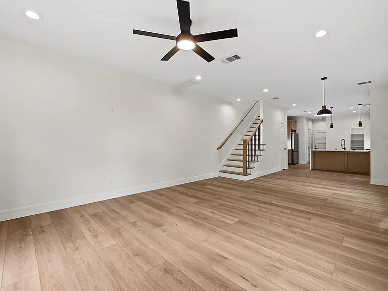 8023 Easter St — Photo 4
