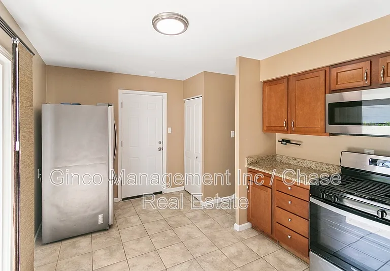 164 Galewood Dr — Photo 2