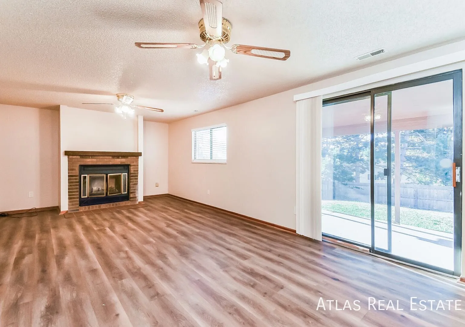 Coming Soon! || Centrally Located 3 Bed 2 Bath Home With Ac!! — Photo 3