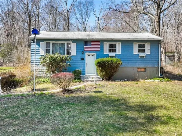 15 Maiville Drive, Montville, CT 06370