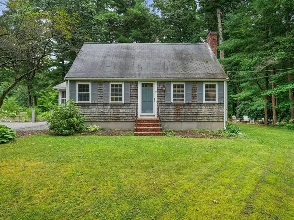 94 Elm St, Pembroke, MA 02359