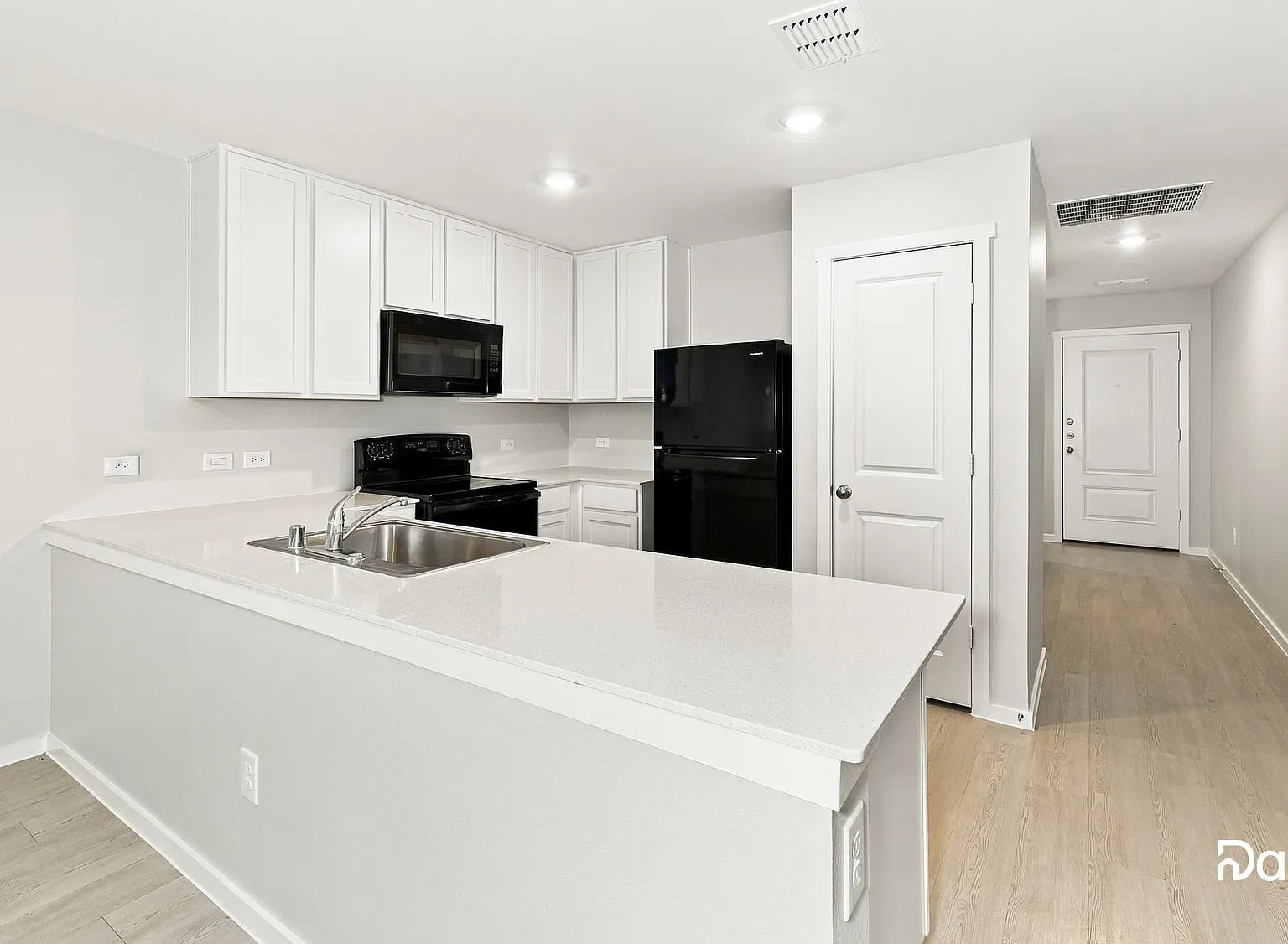 3 bed, 2.0 bath, 1402 sqft, $1,895 — Photo 2