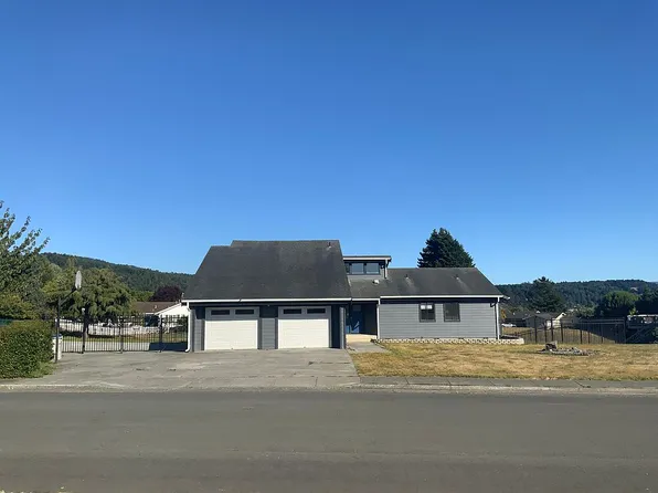 107 Dunaway Ct, Fortuna, CA 95540