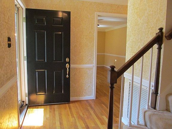 3rd image of 9618 Peppertree Dr