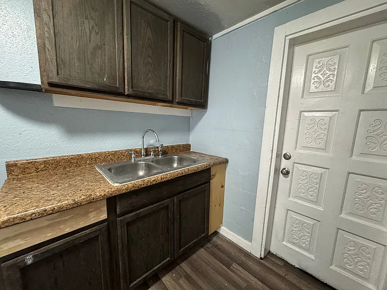 704 NW Alma Ave #101 — Photo 8