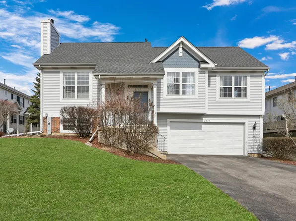 2777 N Augusta Dr, Wadsworth, IL 60083