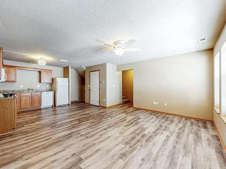 385 NE Sandalwood — Photo 8