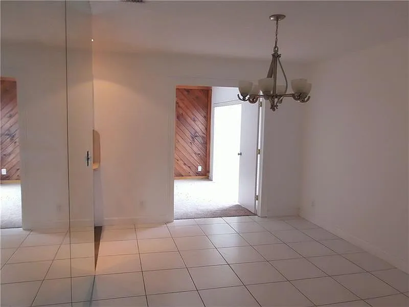 3 bed, 2.0 bath, 1455 sqft, $3,300 — Photo 4