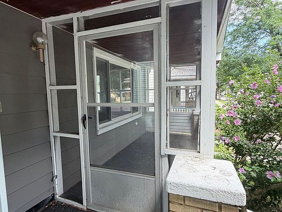 2nd image of 3644 W 47th St