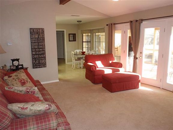 4th image of 1226 Queens Ct