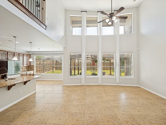 3rd image of 403 Sodbury Ct