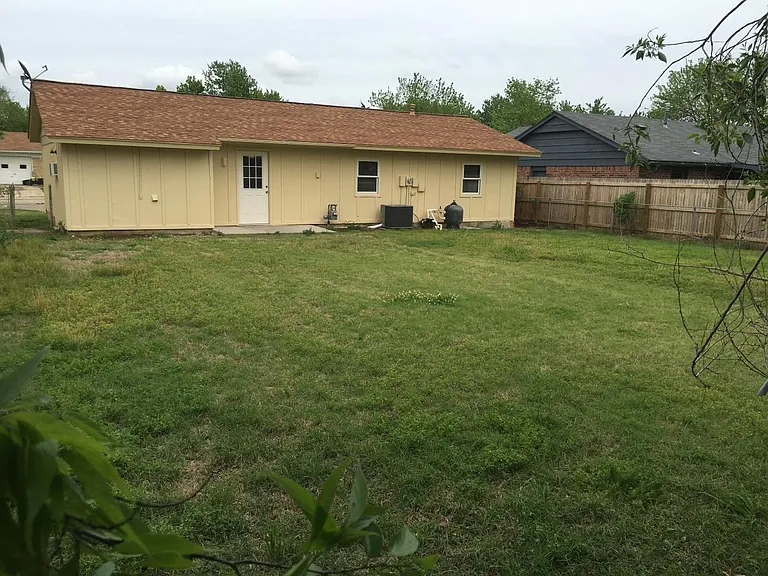 332 S Hickory Pl — Photo 8